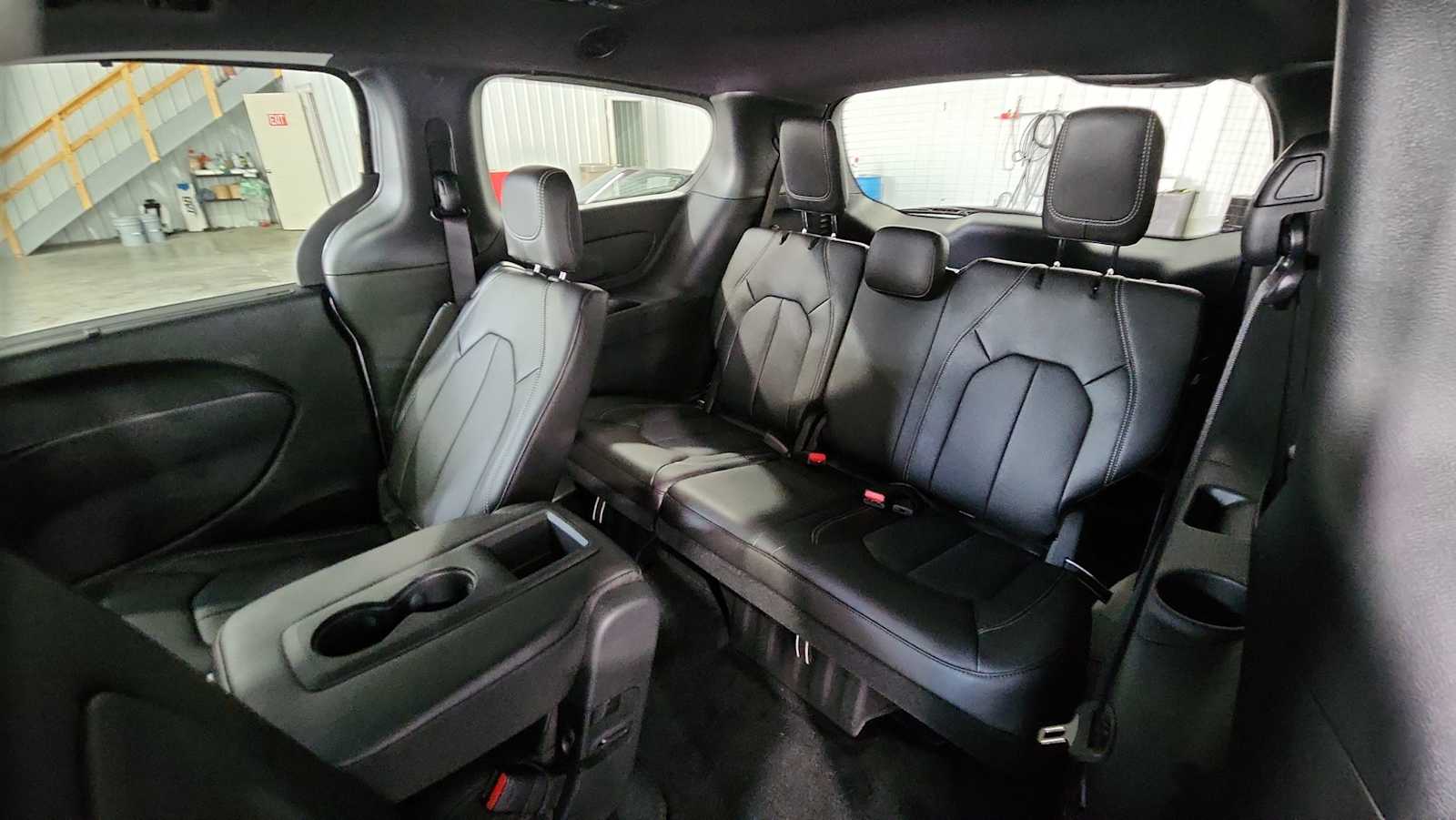 2026 Chrysler Pacifica photo 22
