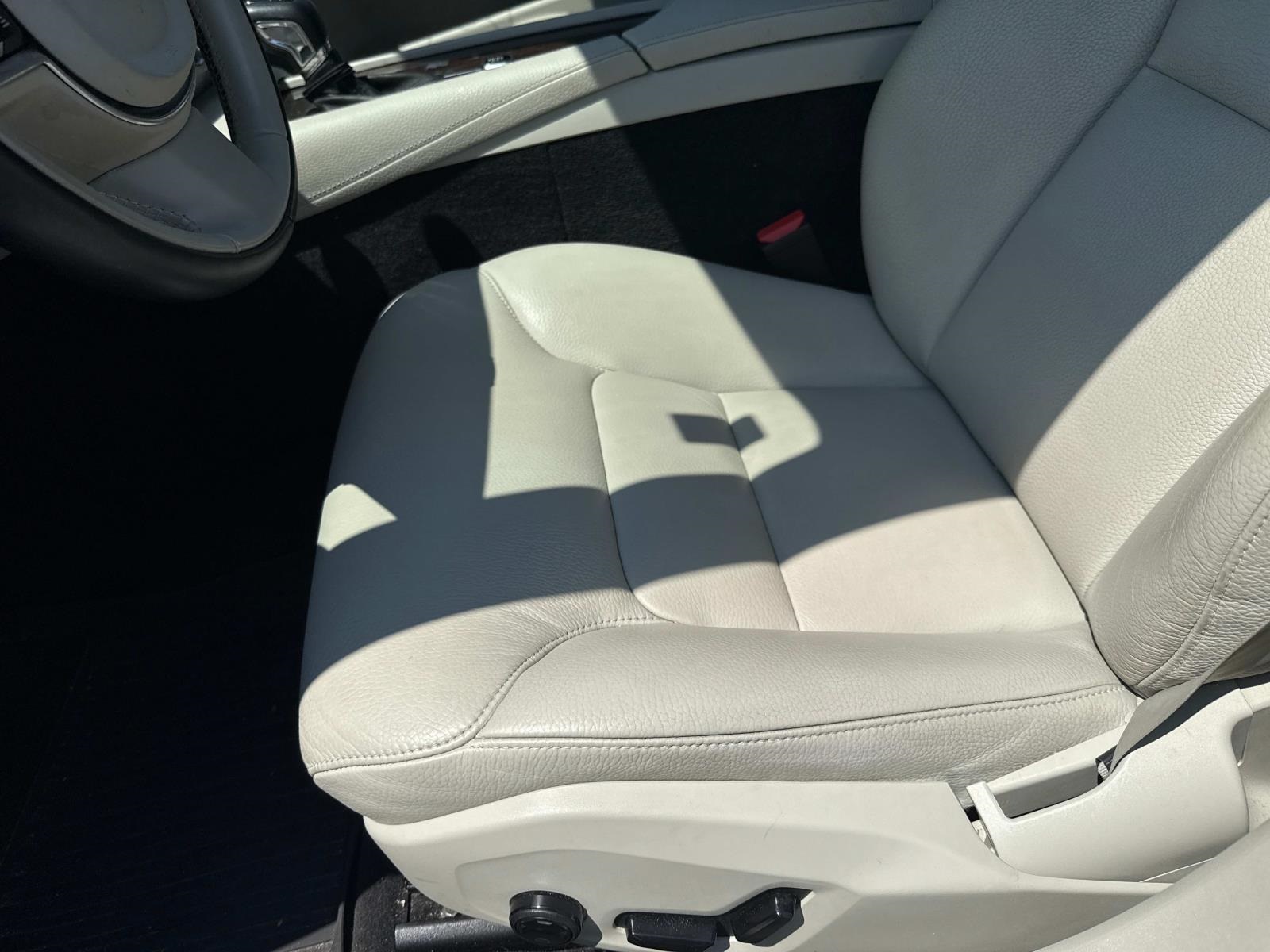 2018 Volvo S90 T6 Momentum photo 9
