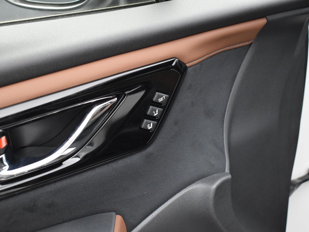 2025 Subaru Forester Touring photo 7
