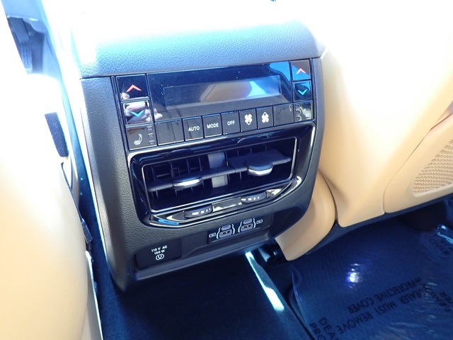 2022 Jeep Grand Cherokee Summit photo 17