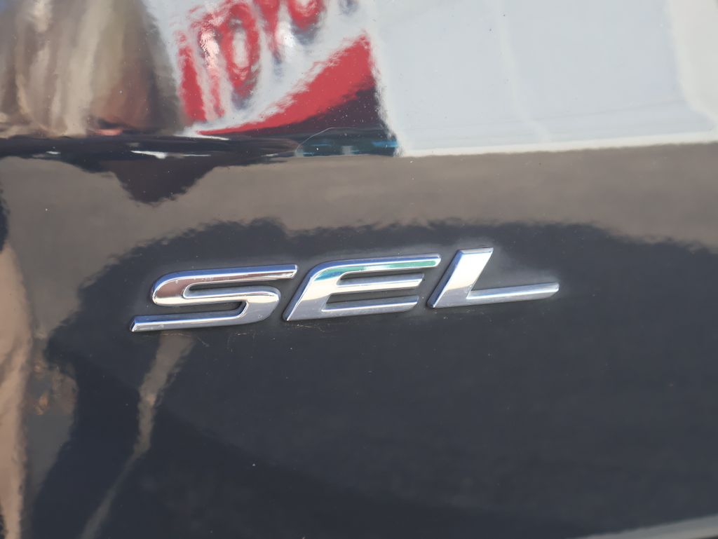 2021 Ford Edge SEL photo 4