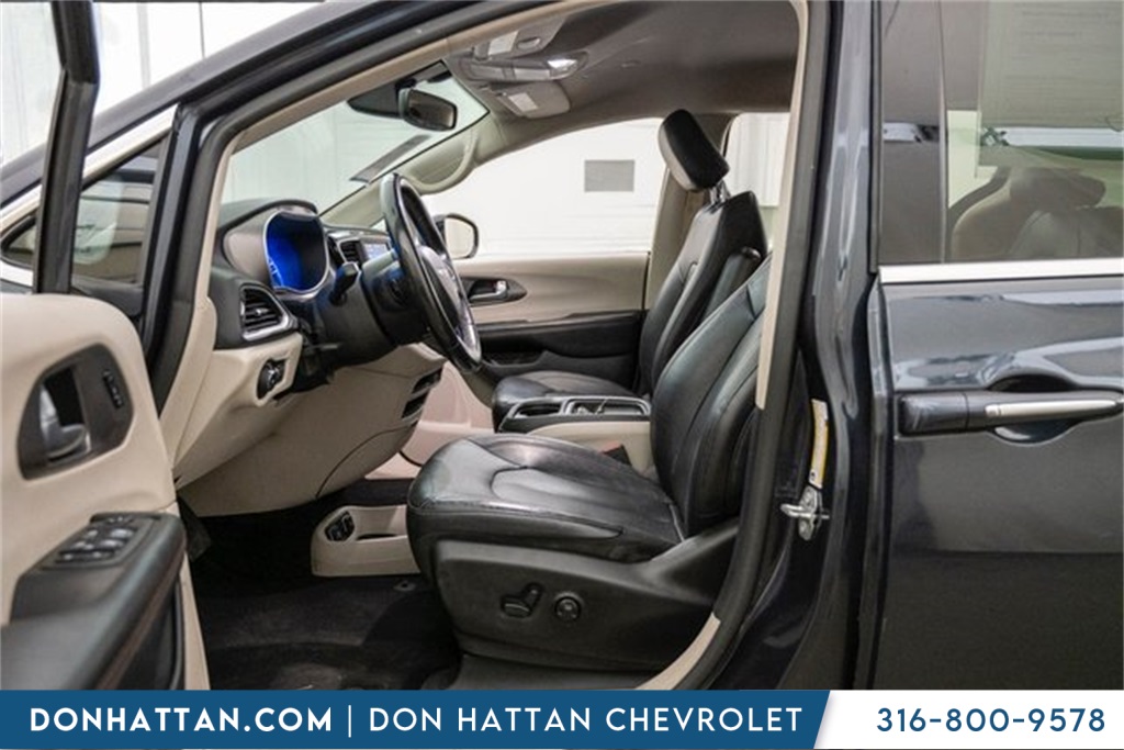 2020 Chrysler Pacifica Touring L photo 5