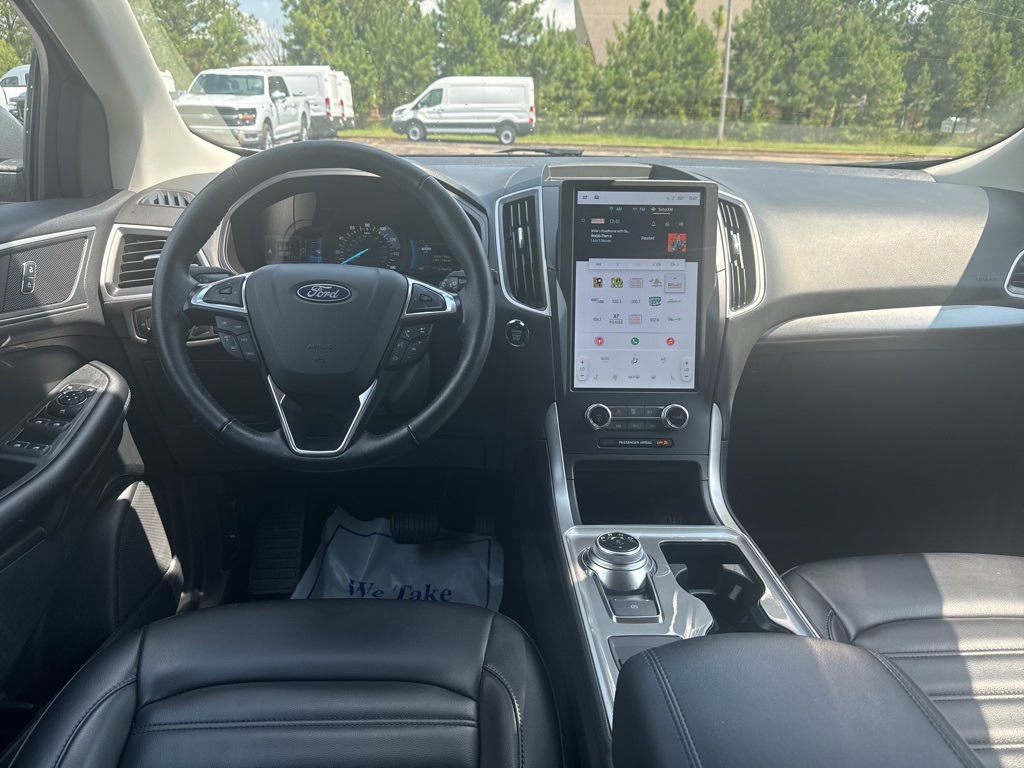 2024 Ford Edge SEL photo 2
