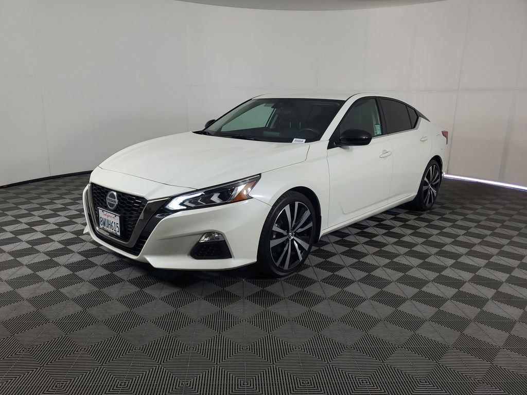 Used 2021 White Nissan 2.5 SR image 8