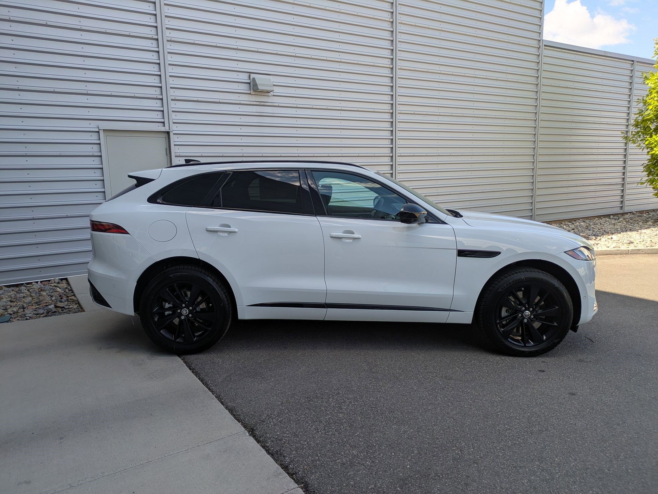 2026 Jaguar F-PACE P400 R-Dynamic S photo 12