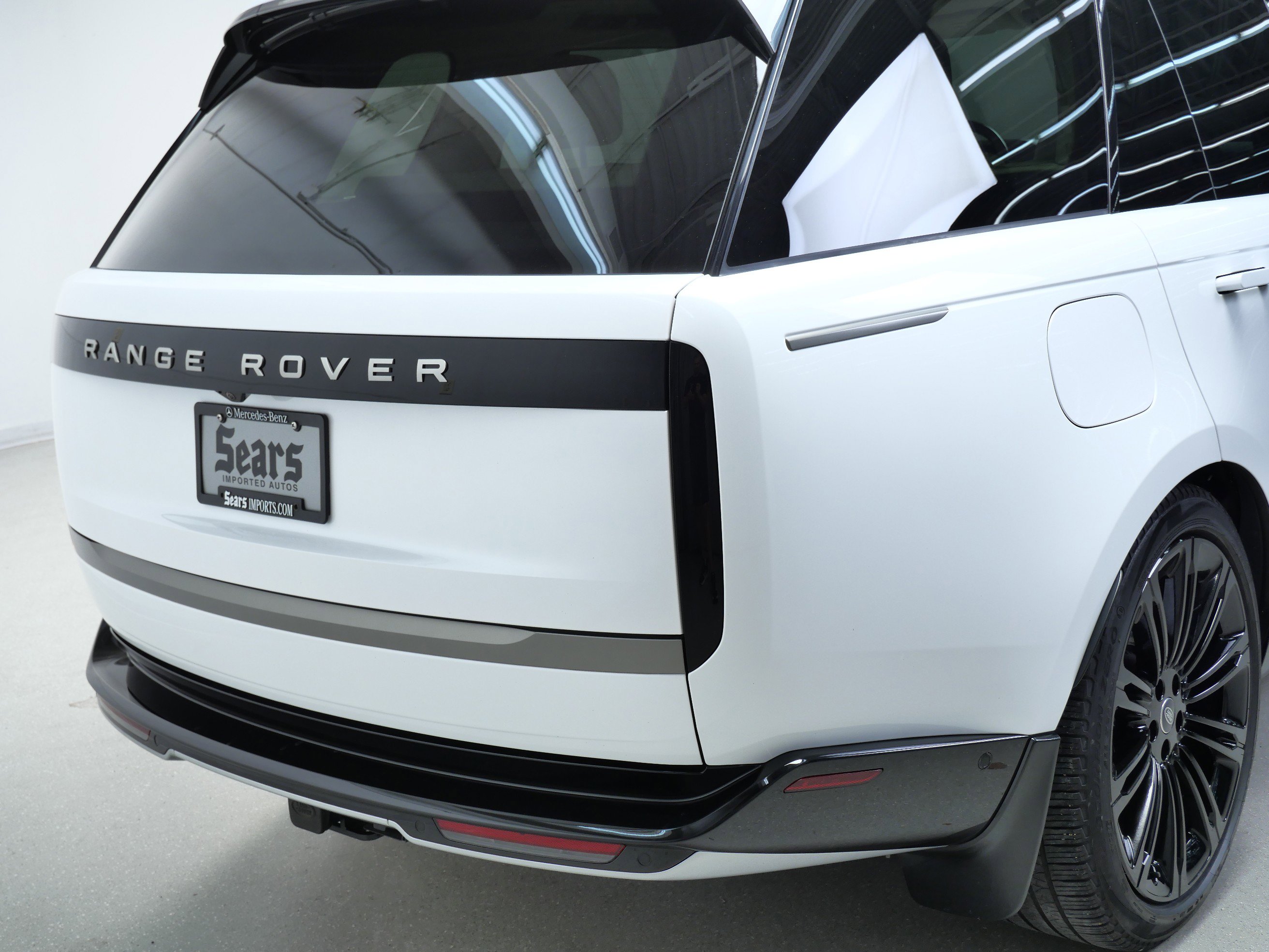 2024 Land Rover Range Rover SE photo 4