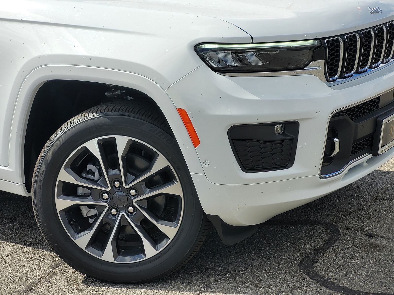 2025 Jeep Grand Cherokee Overland photo 6