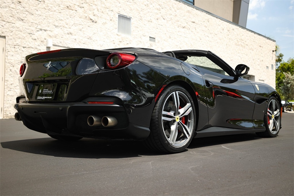 Certified Used 2022 Ferrari Base image 3