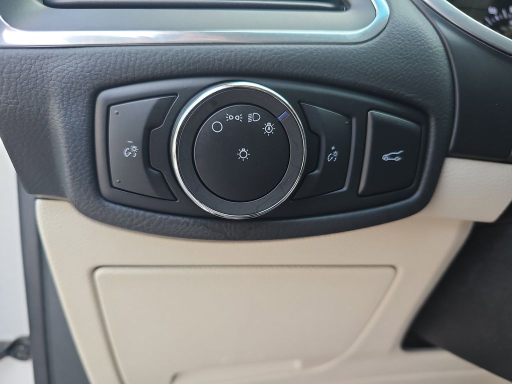 2018 Ford Edge Titanium photo 24
