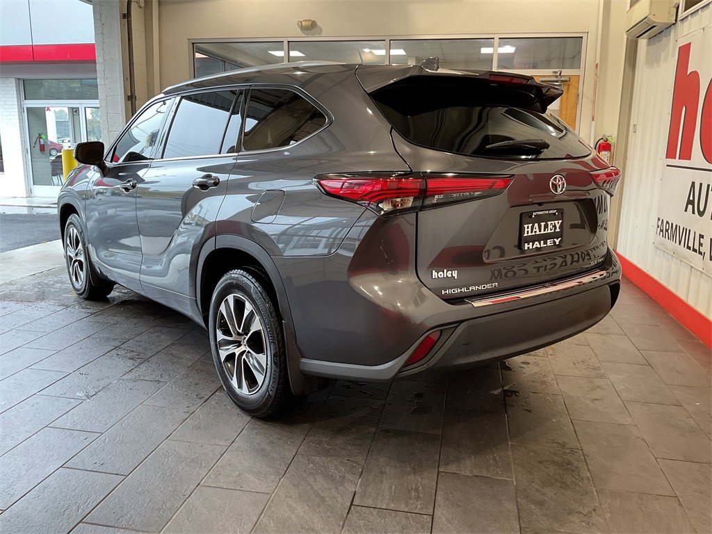 2022 Toyota Highlander XLE photo 5