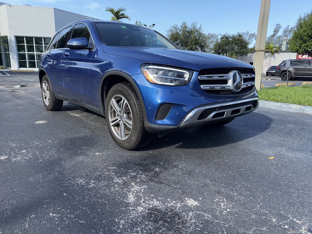 2022 Mercedes Benz GLC 300 photo 2