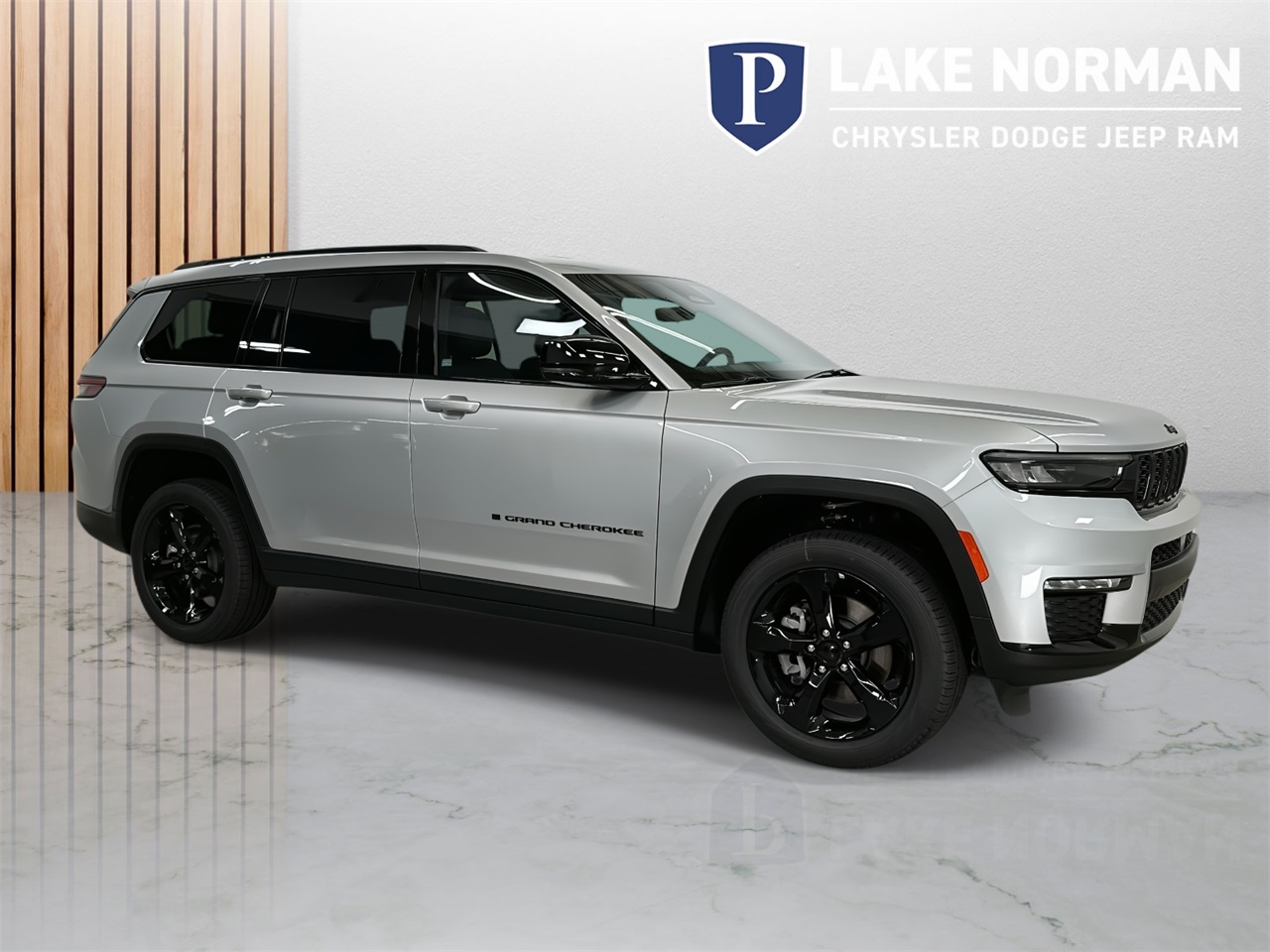 2025 Jeep Grand Cherokee Limited photo 2