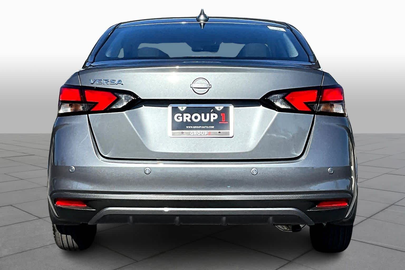 2025 Nissan Versa SV photo 4