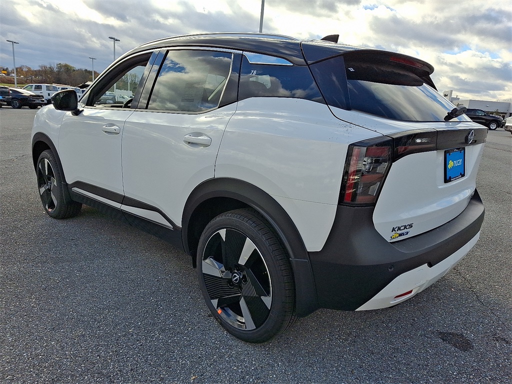 2026 Nissan Kicks SR photo 3
