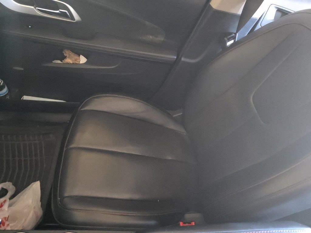 2011 Chevrolet Equinox photo 3