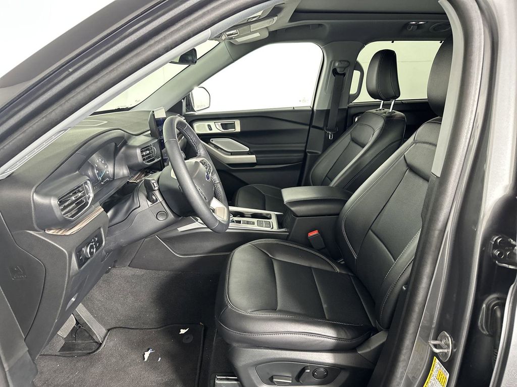 2024 Ford Explorer Limited photo 6