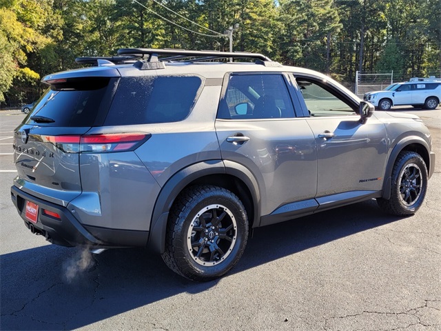 2025 Nissan Pathfinder Rock Creek photo 2