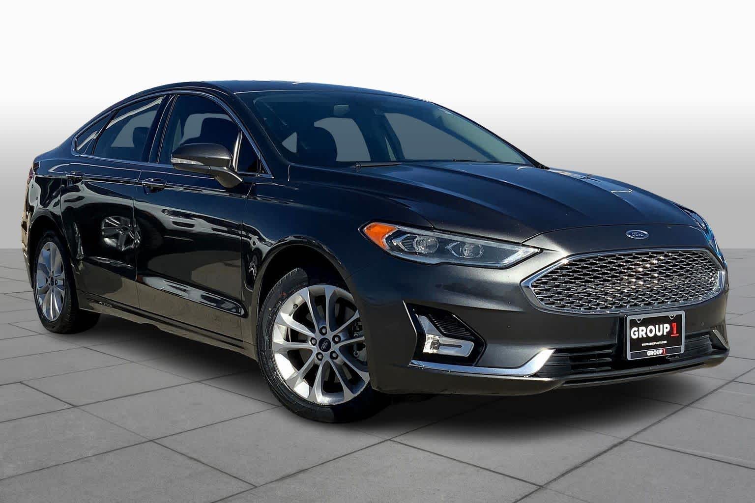 2019 Ford Fusion Energi Titanium photo 2