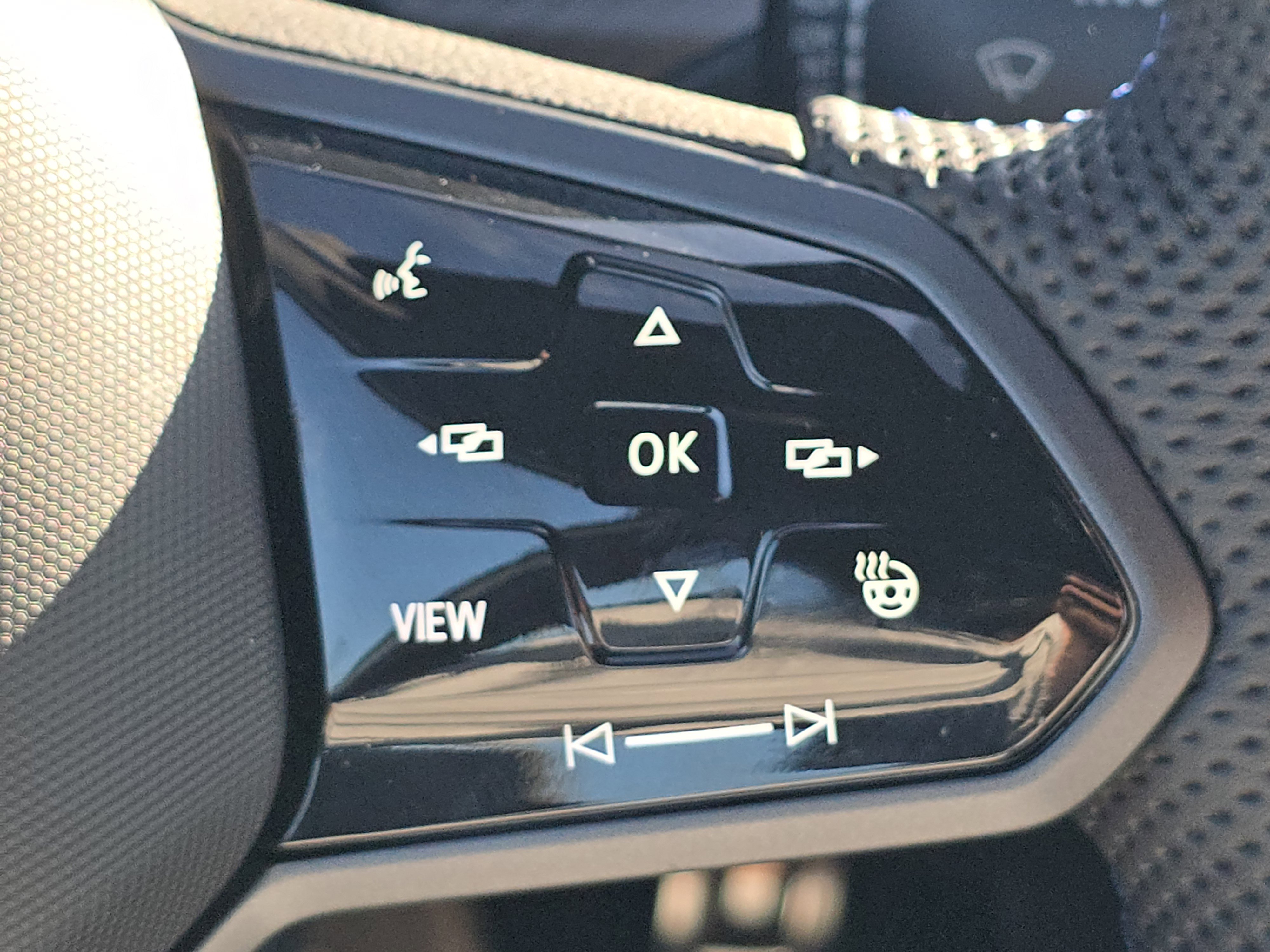 2023 Volkswagen Golf Anniversary Edition photo 2