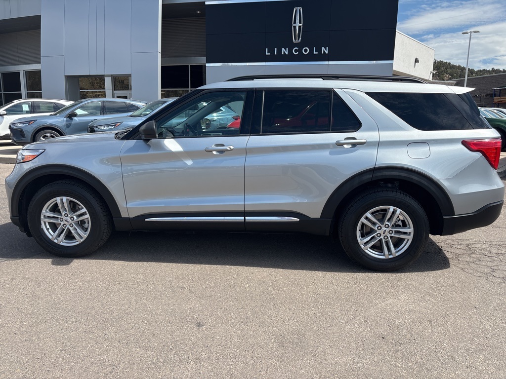 2023 Ford Explorer XLT photo 3