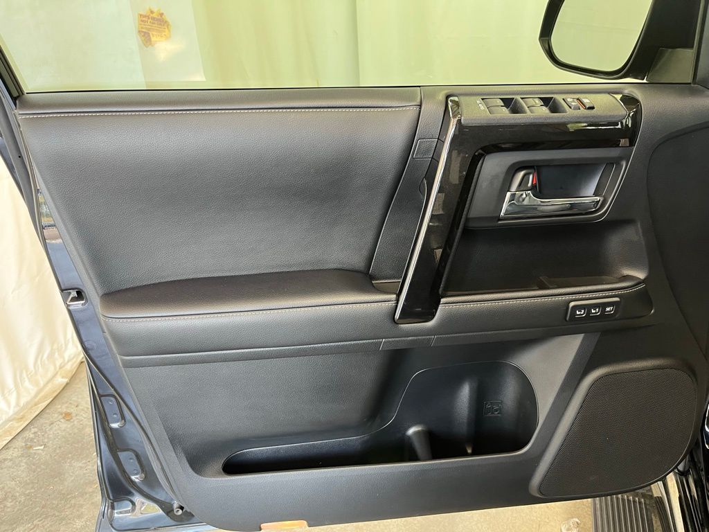 2020 Toyota 4Runner SR5 Premium photo 7
