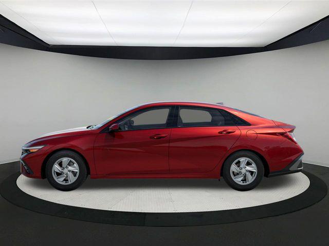 2025 Hyundai Elantra SE photo 3
