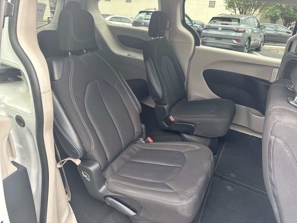 2023 Chrysler Voyager LX photo 31