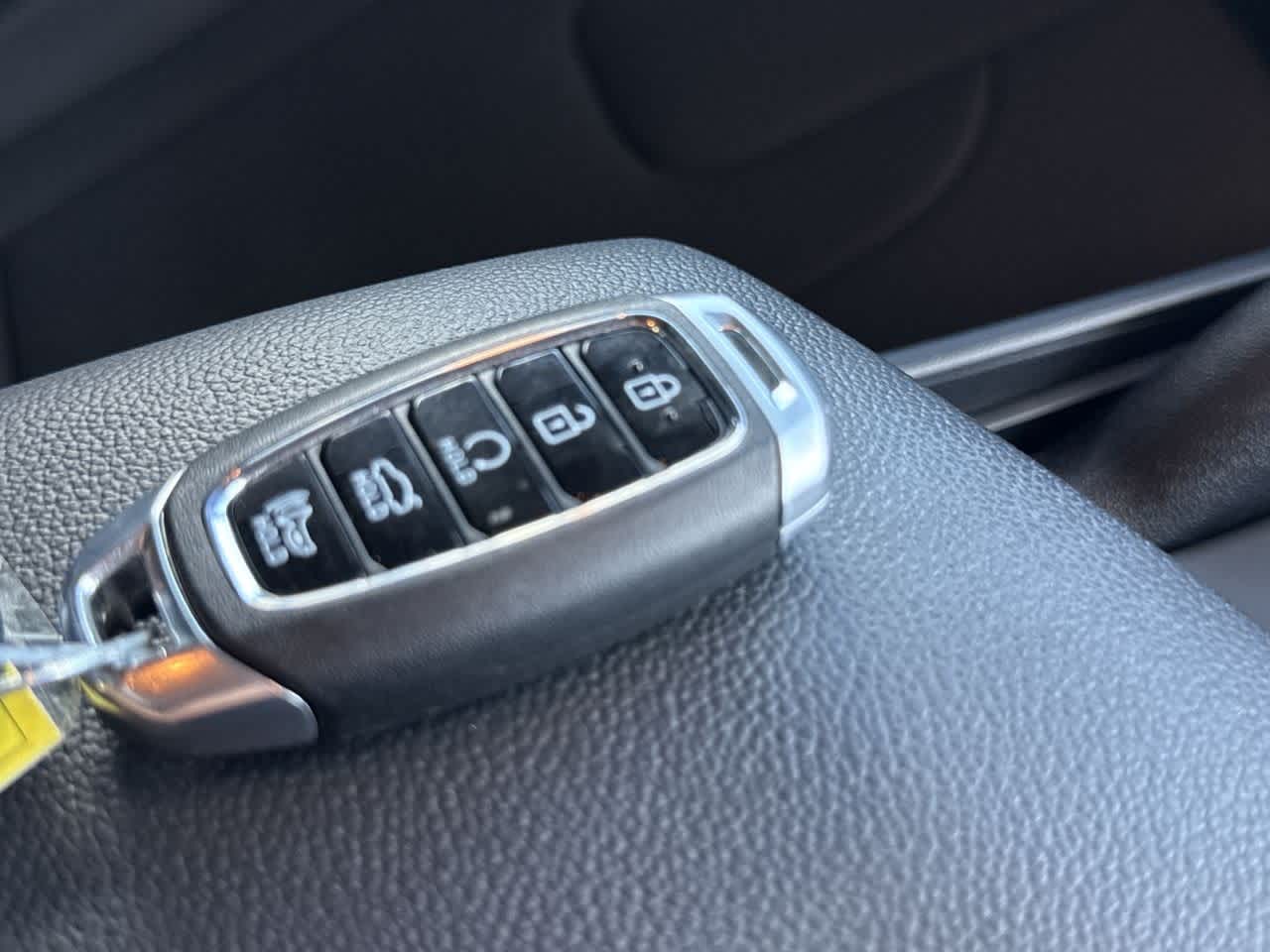 2023 Hyundai Elantra SEL photo 23