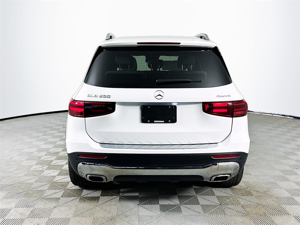 2026 Mercedes Benz GLB 250 4MATIC photo 4