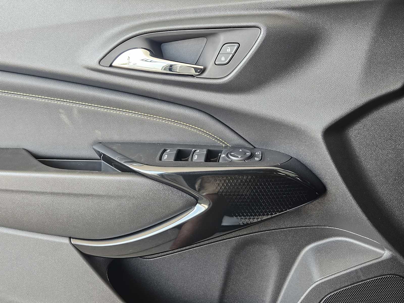 2025 Chevrolet Trax ACTIV photo 10