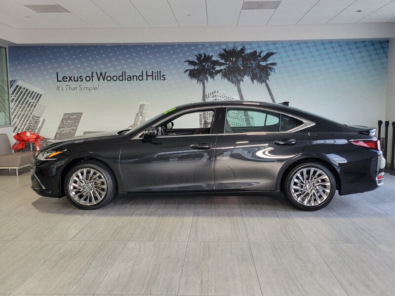 2025 Lexus ES 300h Luxury photo 2