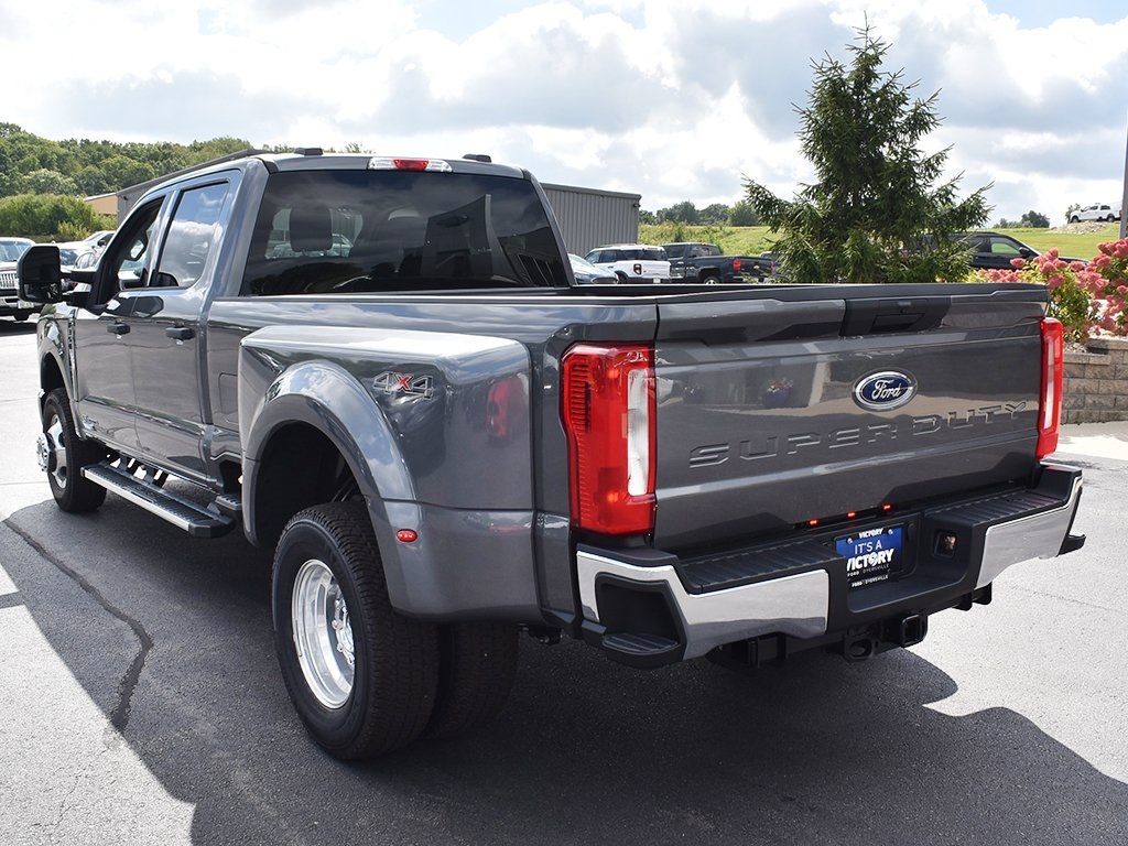 2026 Ford F-350 XLT photo 3