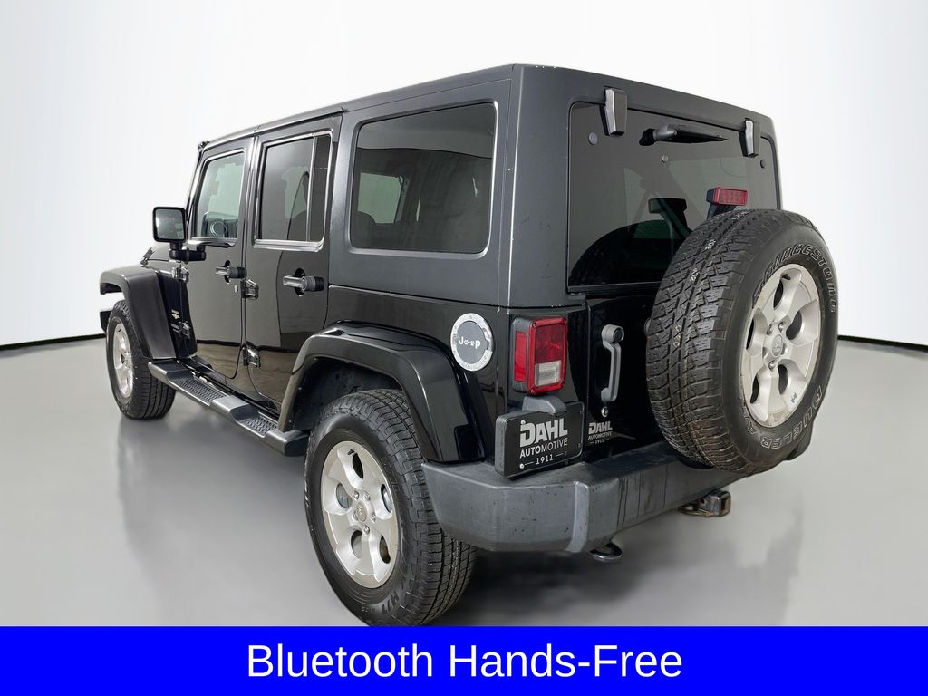2015 Jeep Wrangler Unlimited Sahara photo 5