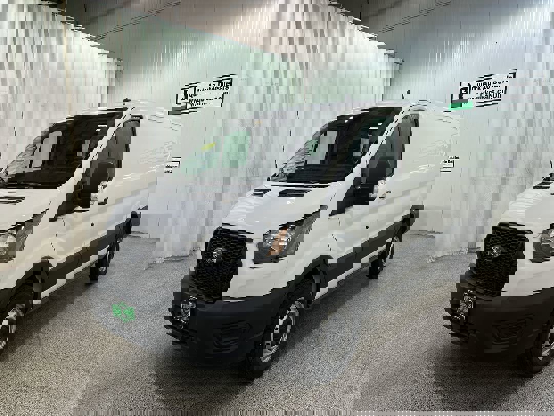 2025 Ford Transit Cargo Van photo 4