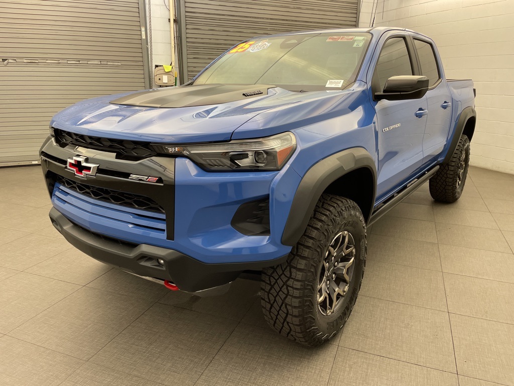 2025 Chevrolet Colorado ZR2 photo 2