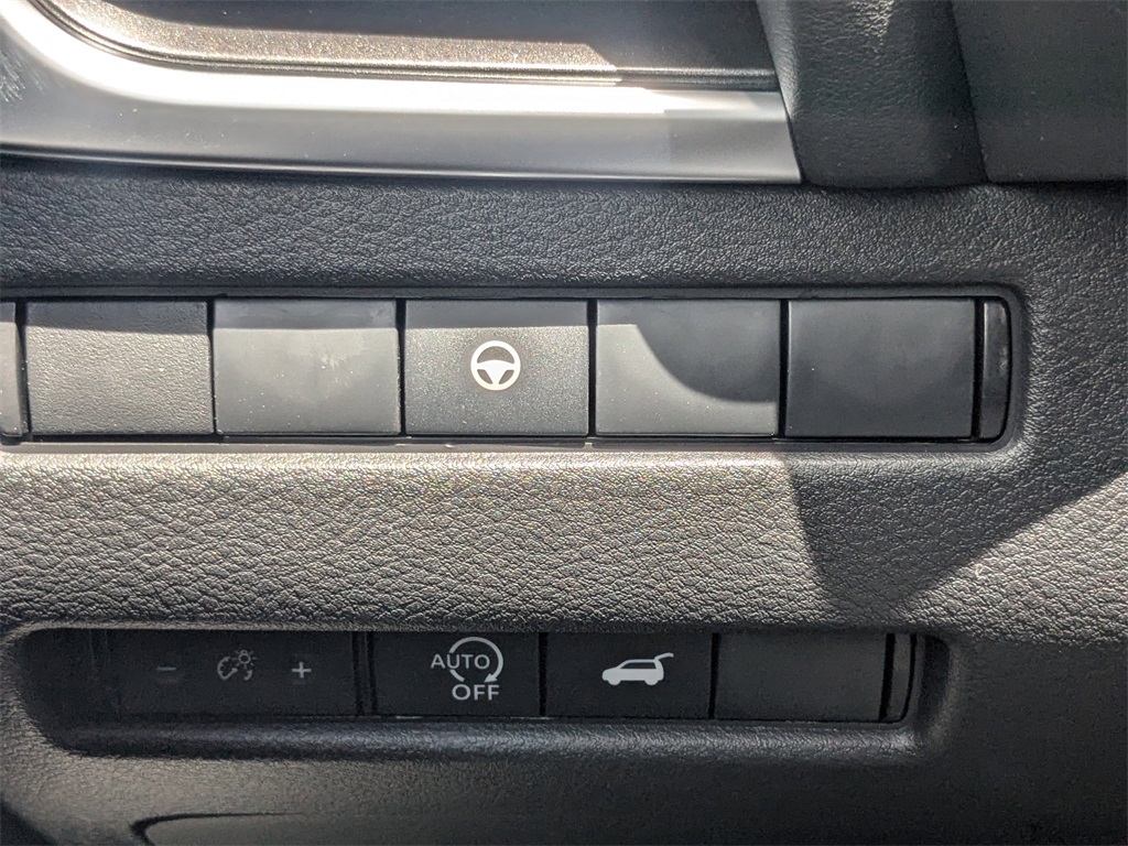 2025 Nissan Rogue SV photo 23