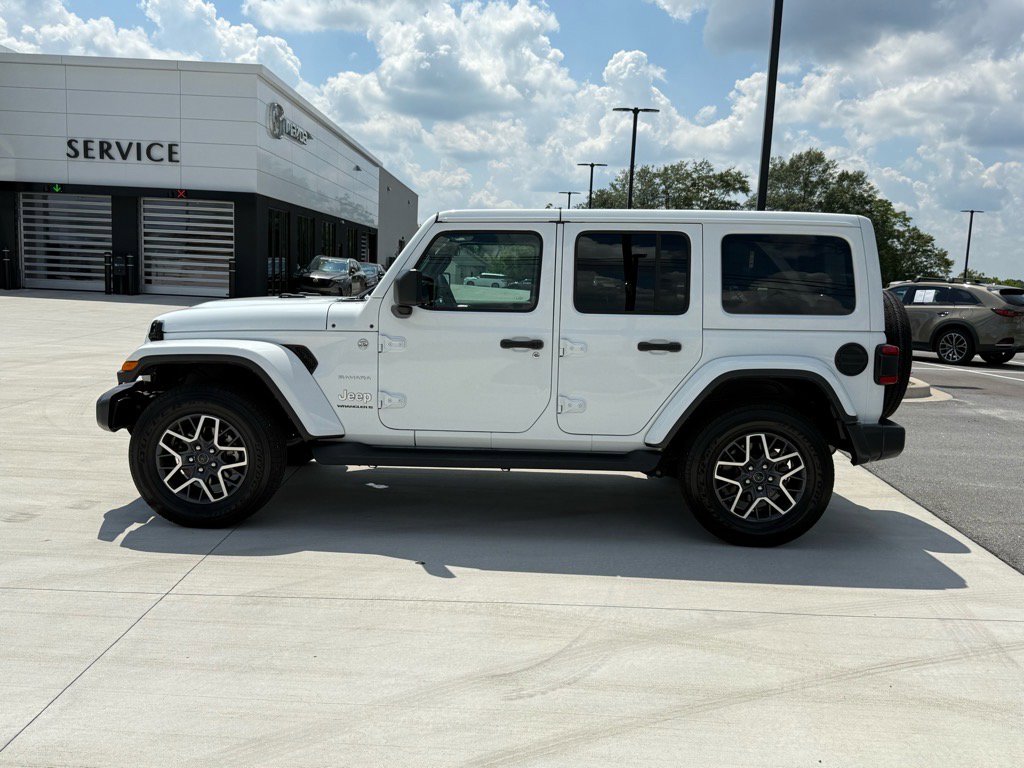 2024 Jeep Wrangler Sahara photo 8