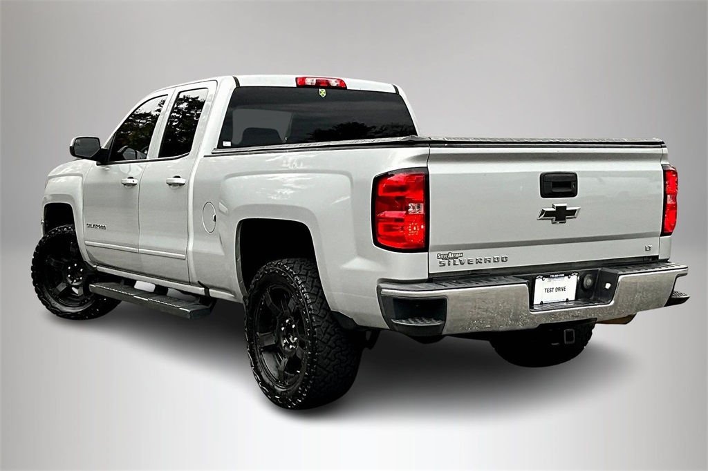 2018 Chevrolet Silverado 1500 LT photo 4