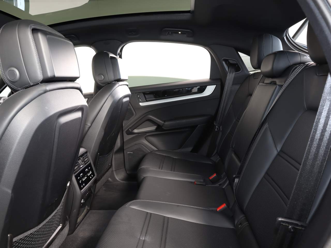 2024 Porsche Cayenne Coupe photo 17