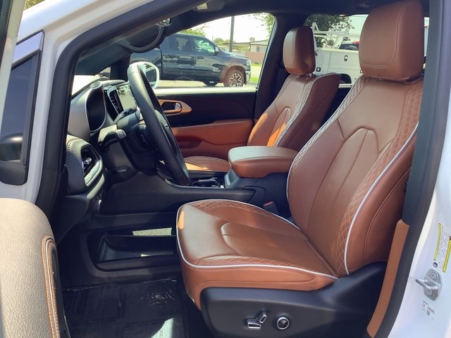 2024 Chrysler Pacifica Pinnacle photo 7