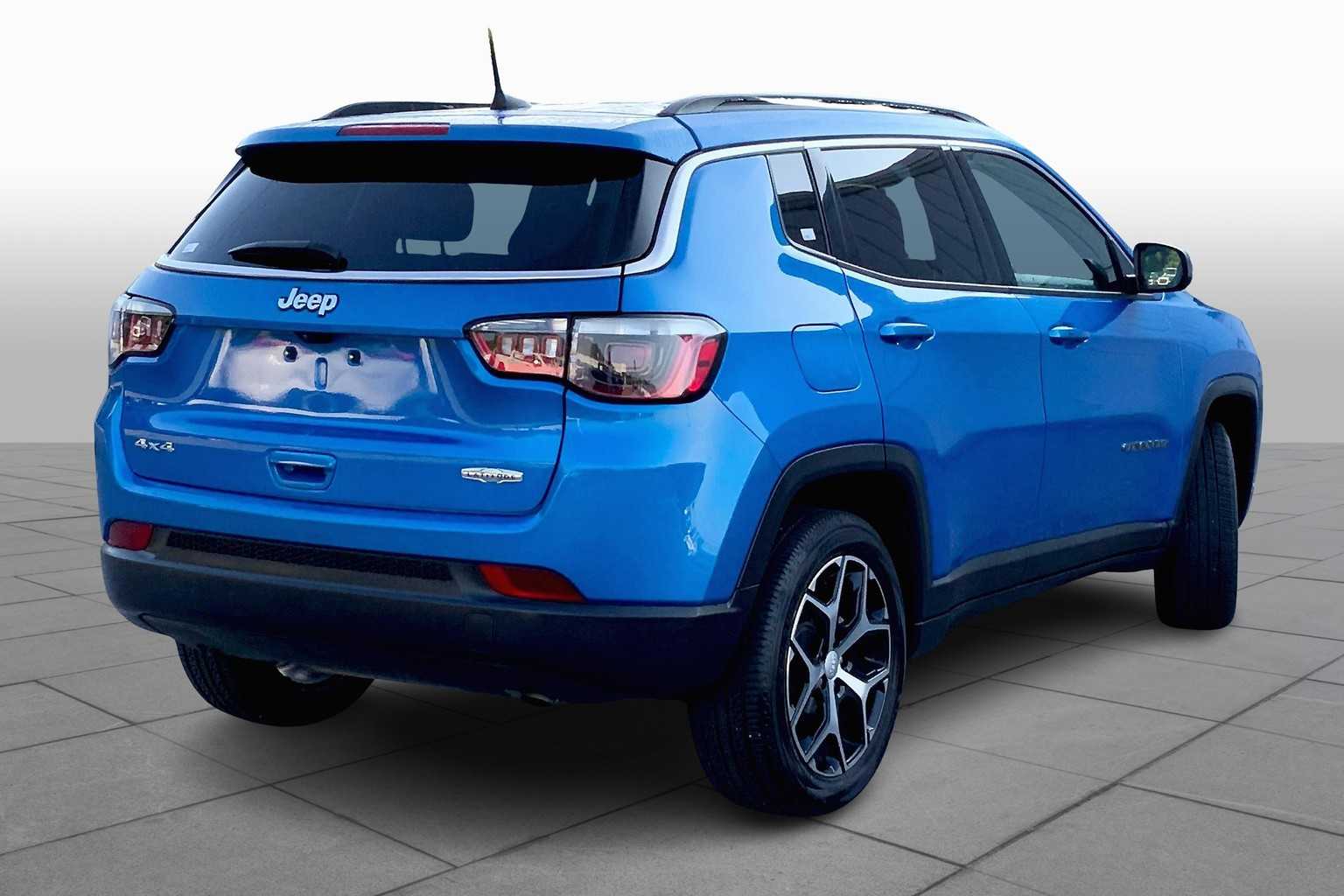 2024 Jeep Compass Latitude photo 12