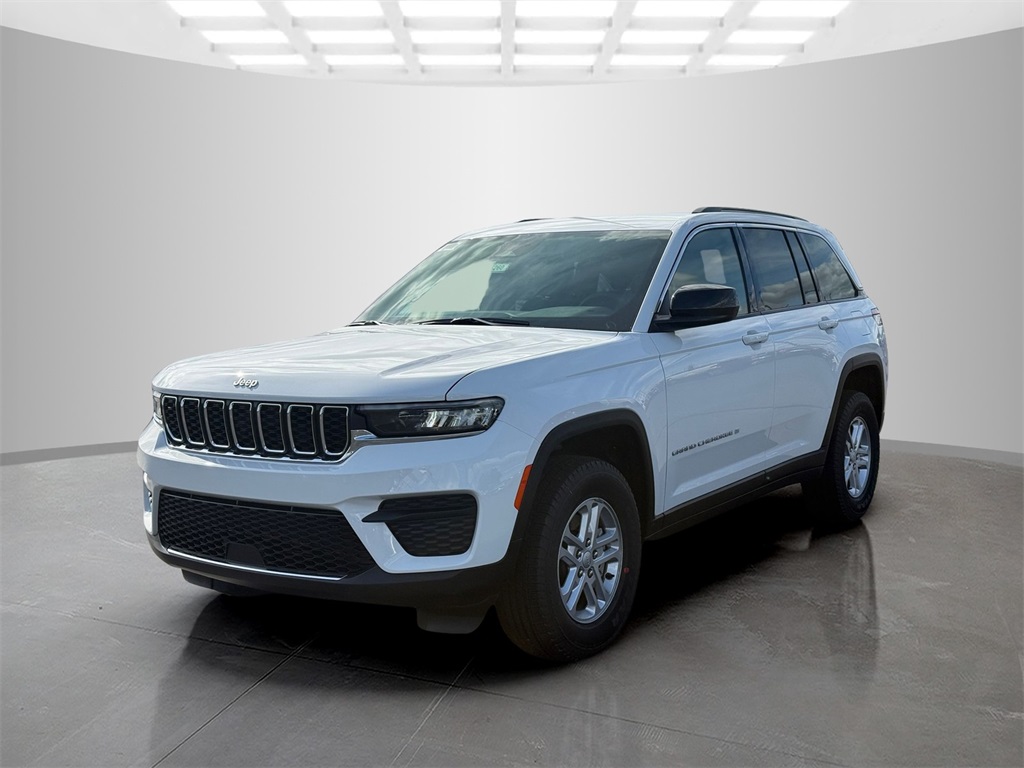 2025 Jeep Grand Cherokee Laredo photo 3