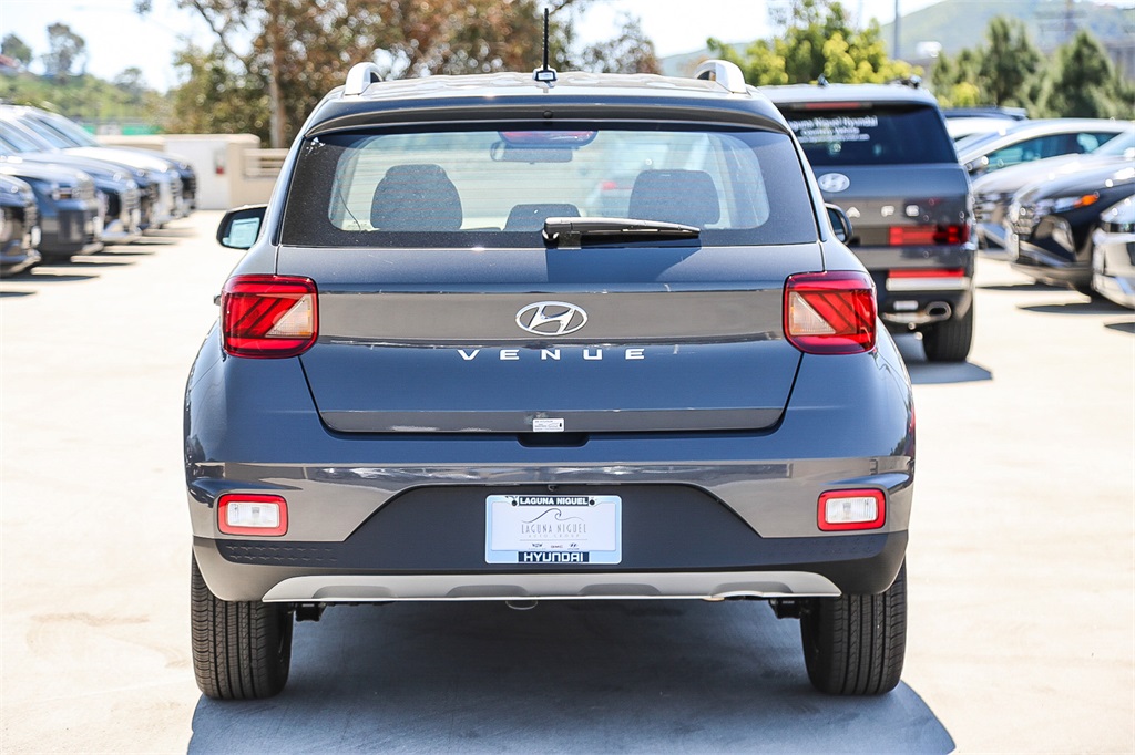 2025 Hyundai Venue SEL photo 5