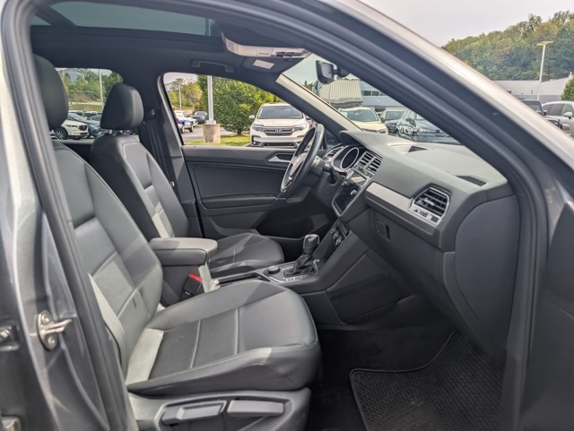 2020 Volkswagen Tiguan SE R-Line Black photo 27