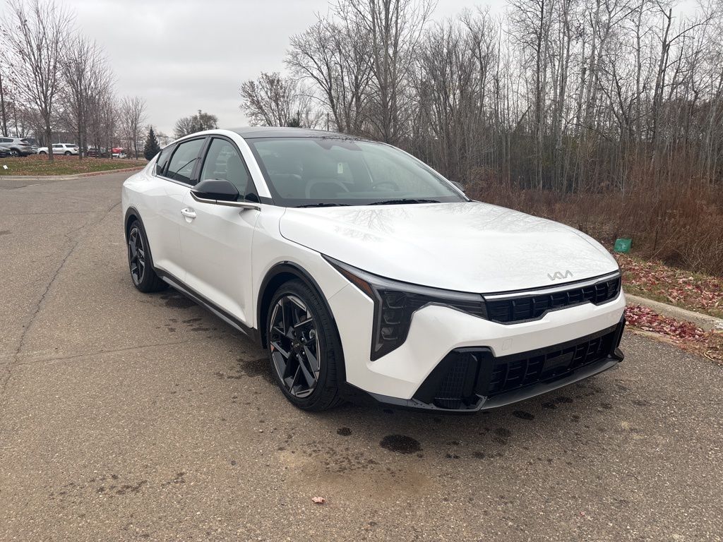 2025 Kia K4 GT-Line photo 4