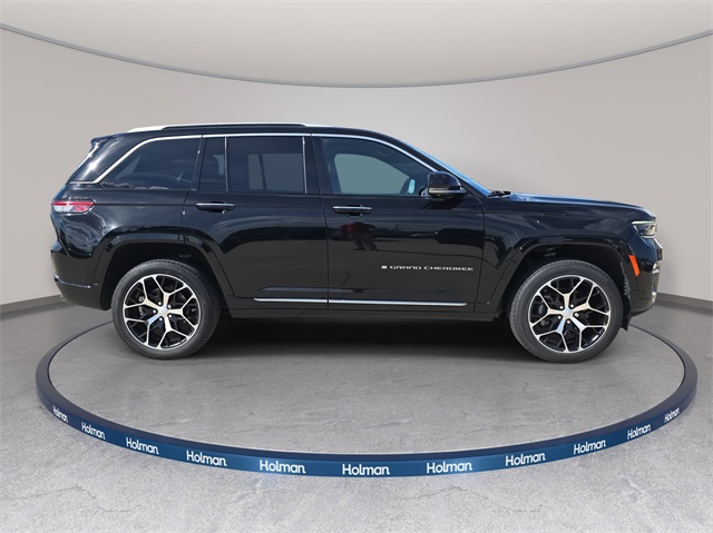 2022 Jeep Grand Cherokee Summit Reserve photo 3