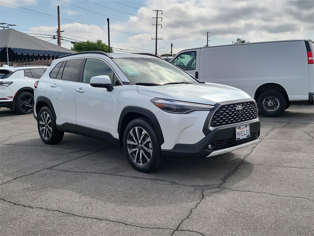 2024 Toyota Corolla Cross XLE photo 26