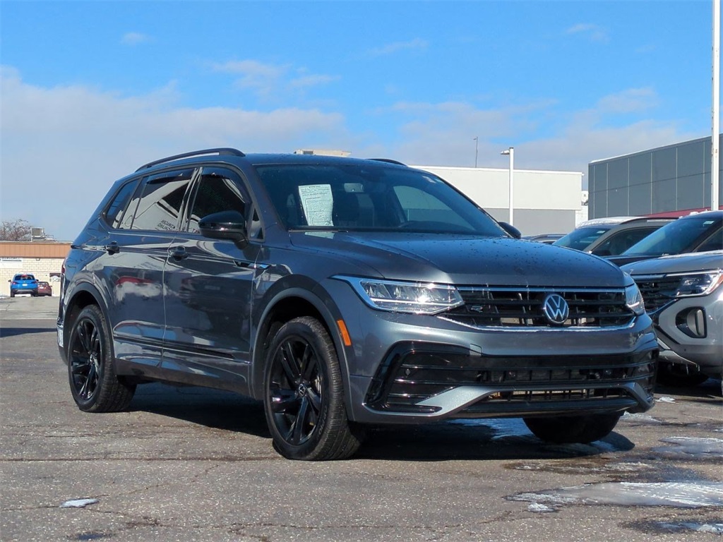 2024 Volkswagen Tiguan SE R-Line Black photo 2