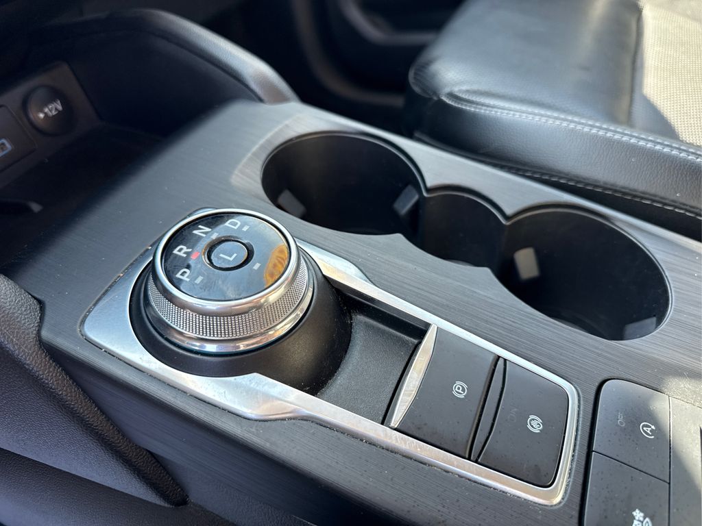 2022 Ford Escape SEL photo 29