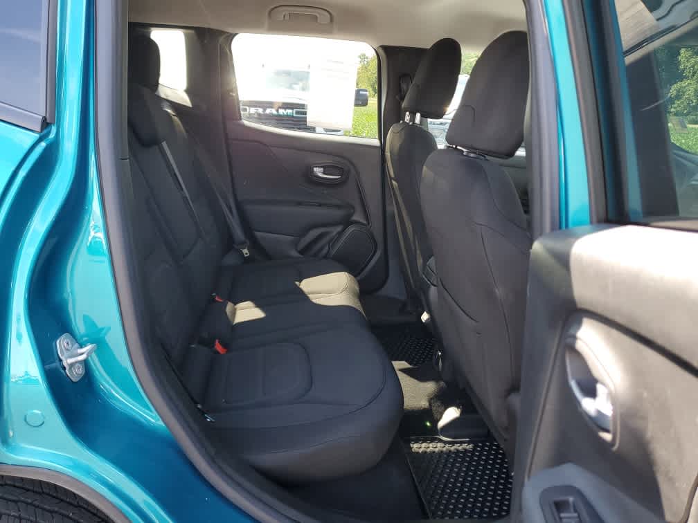 2022 Jeep Renegade Latitude photo 21